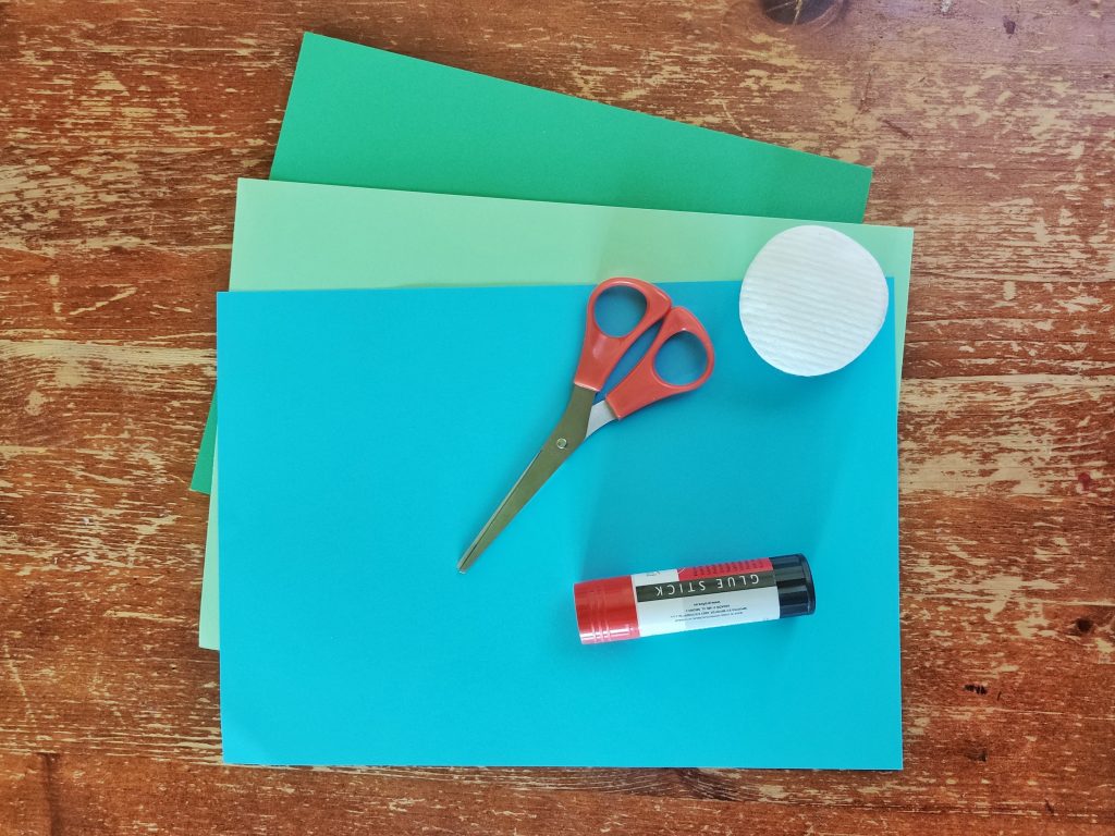 Kolorowy papier, nożyczki, klej, waciki